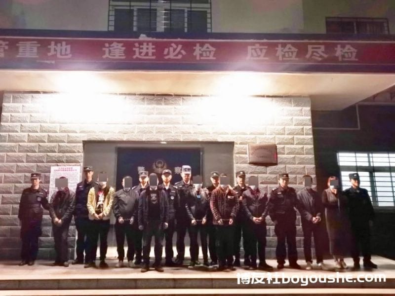 事发荆门！11人聚众摇骰子赌博，被警方抓获！当场缴获赌资15万余元……