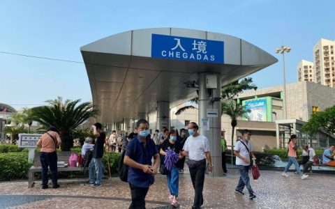 受疫情影响8月访澳旅客不足41万 按月锐减近半