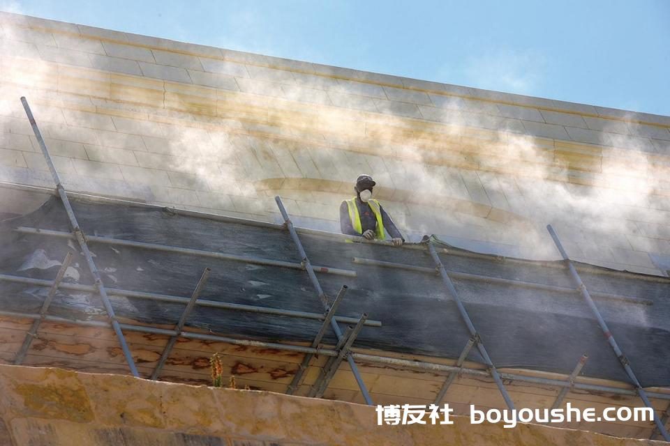 在建筑业注册的工人中，44.6%是外国人。 档案照片：克里斯·桑特·福尼尔